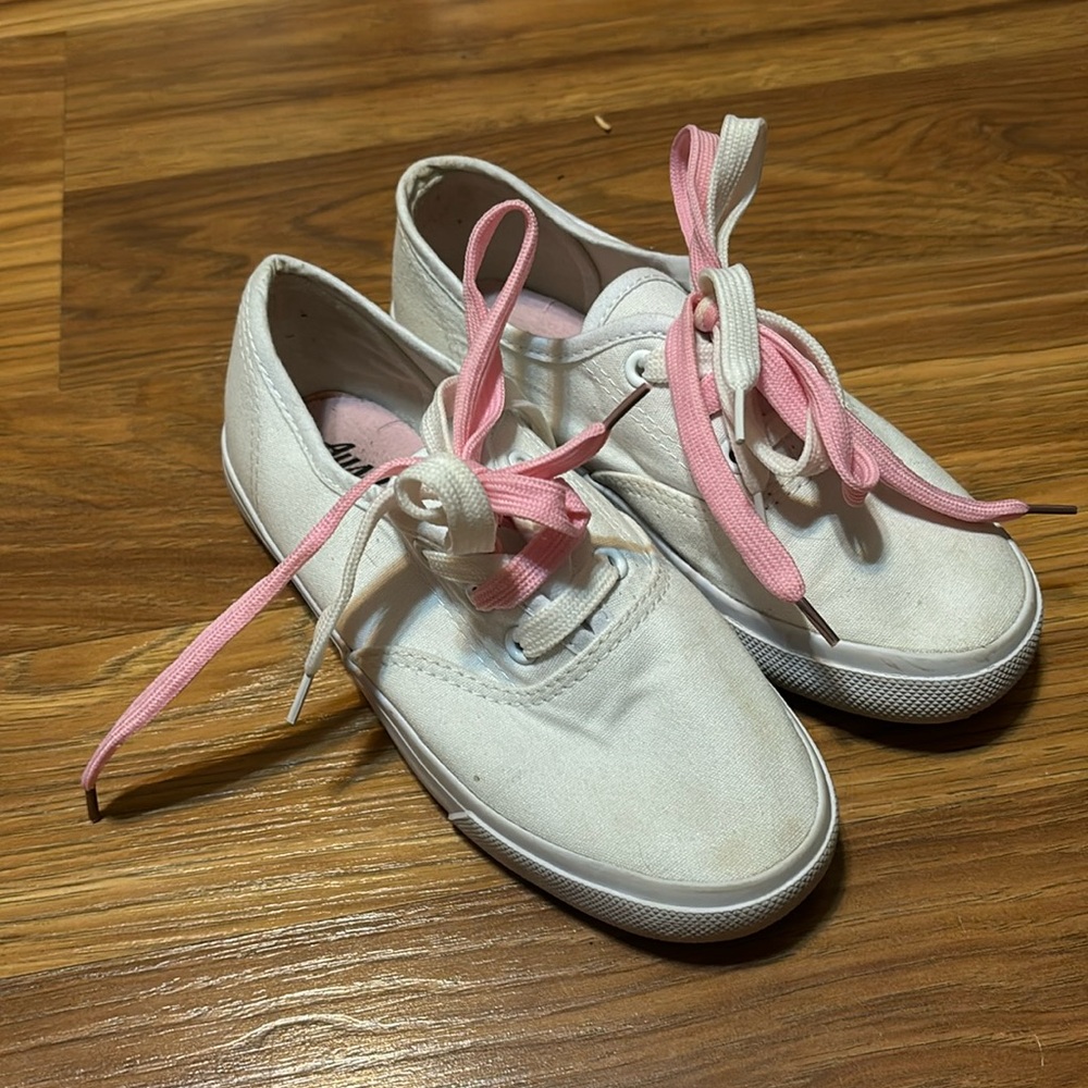 Girls size 2 Austin shoes.